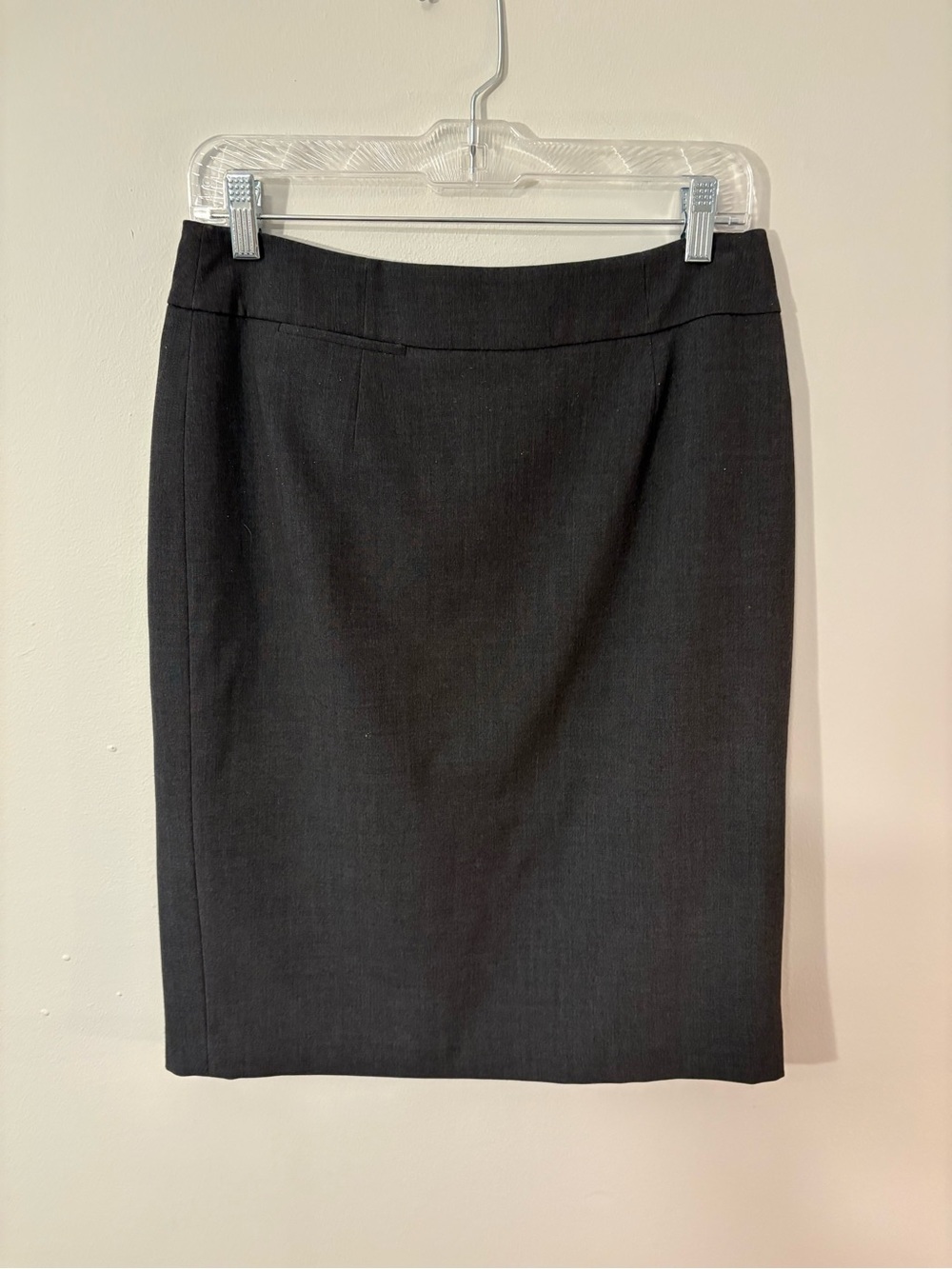 Calvin Klein Charcoal Gray Pencil Skirt — Size 6 💼
